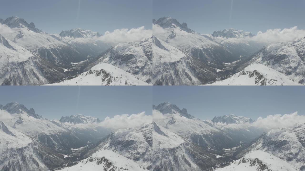 空中无人机拍摄雪山山谷