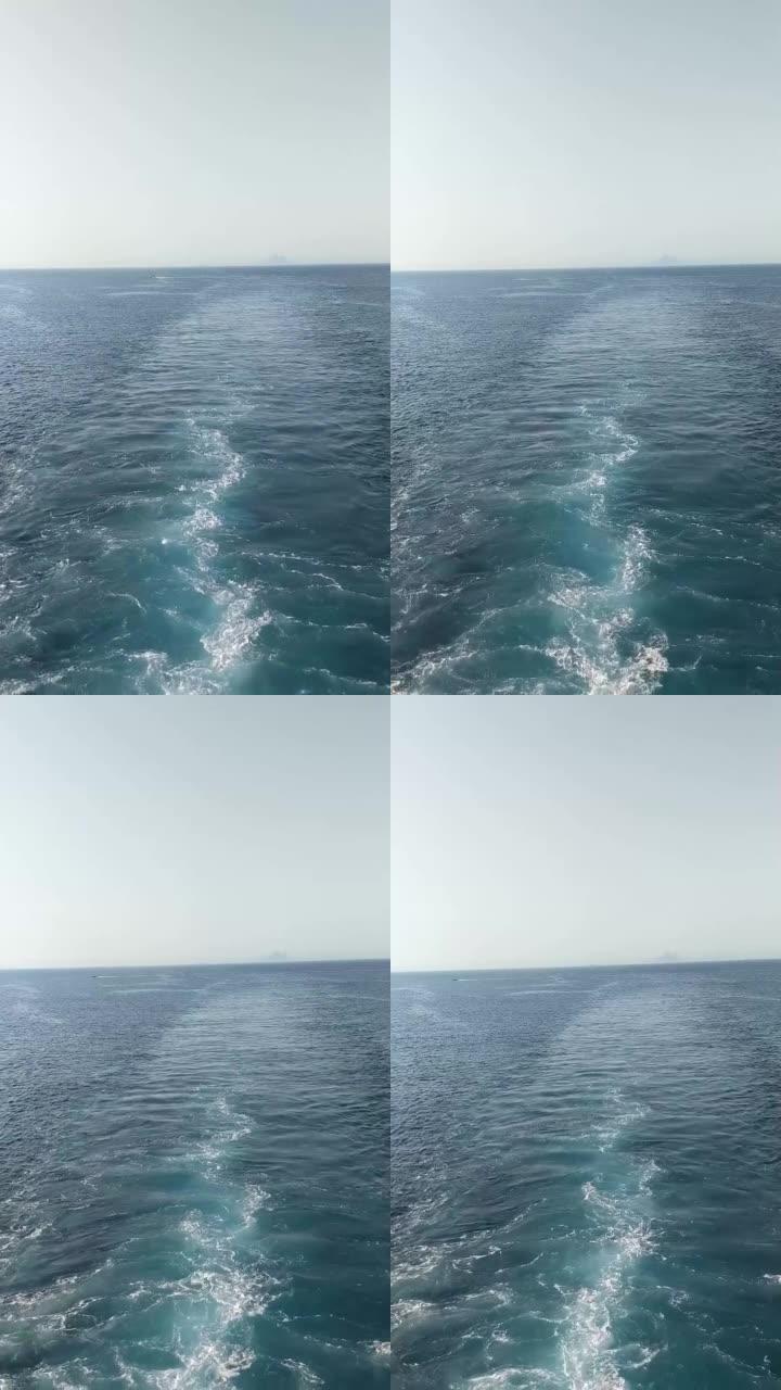 在直布罗陀海峡休达 (Ceuta) 和阿尔赫西拉斯 (Algeciras) 之间的过境点，在船后醒来