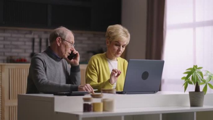 老人和女人在网上支付水电费，呆在家里，丈夫在打电话，女人在用笔记本电脑上网