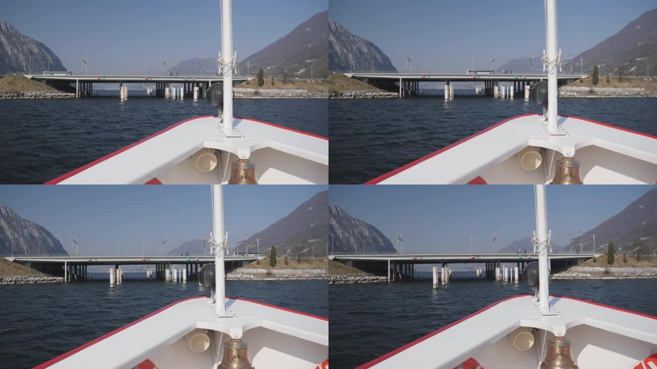 从船上拍摄的湖上的一座桥的景色