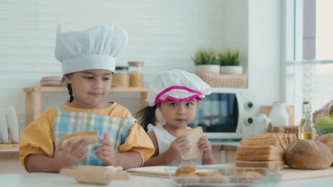 两姐妹学习手工制作面包店