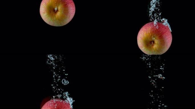 苹果掉入水中并产生气泡