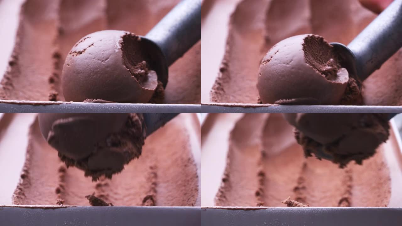 不锈钢勺子舀巧克力冰淇淋。
