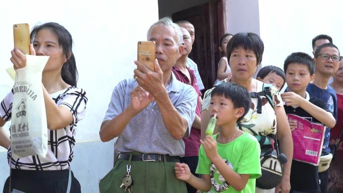 古城游街活动游客旅客