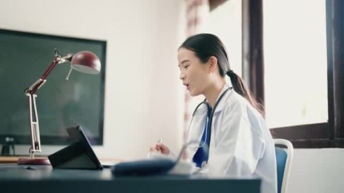 Telemedicine : Female doctor video call to patient