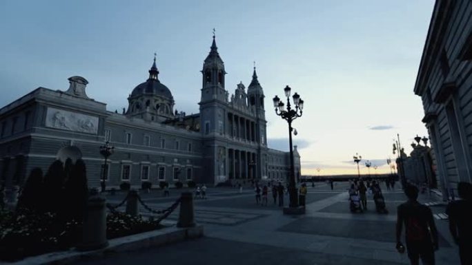 西班牙马德里的城市生活: 王宫
