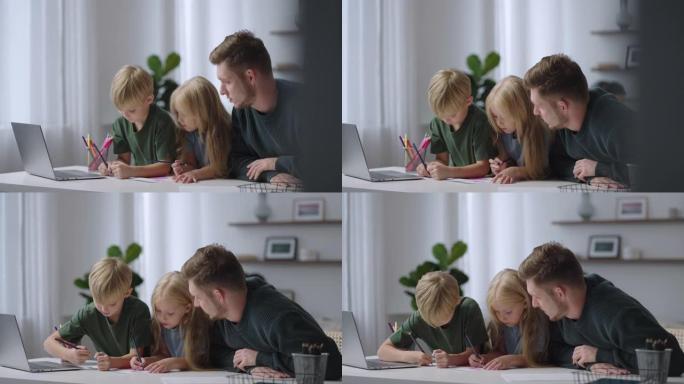 两个孩子，一个男孩和一个金发碧眼的女孩，与他们的父亲一起在网上与一位家教学习外语。通过笔记本电脑以有