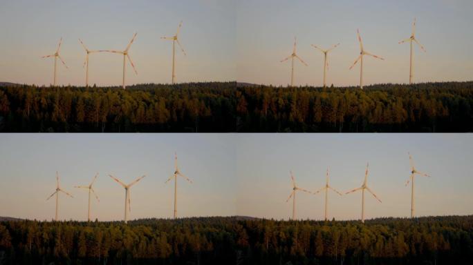 日落时森林中多个风车的景色