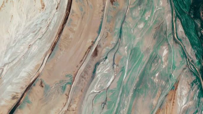 从上方看未来的行星表面。由土壤和岩石制成的复杂多色图案