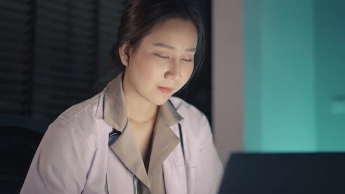 亚洲女医生深夜忙于笔记本电脑工作
