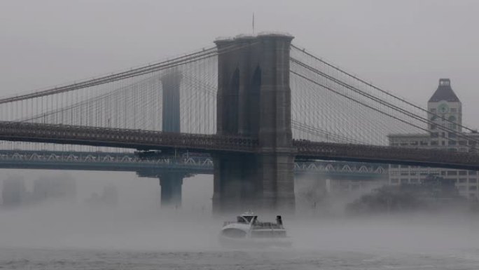 氦气球和布鲁克林大桥雾