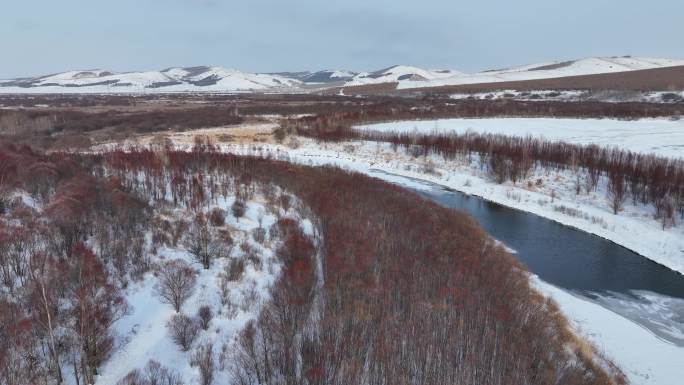 北方春季河开雪景