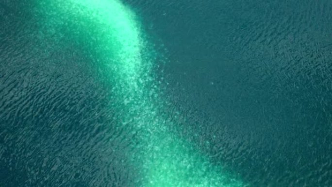 空中无人机在浅水下拍摄沙洲