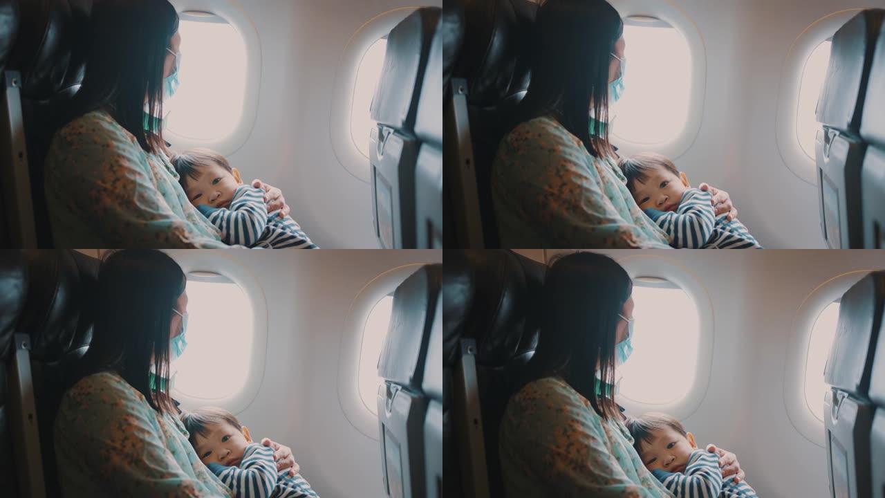 乘飞机旅行时，男孩睡在母亲的怀里。