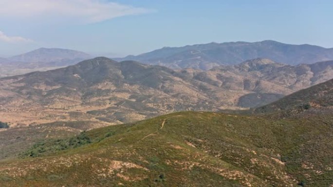 加利福尼亚州圣地亚哥附近的空中丘陵和山脉