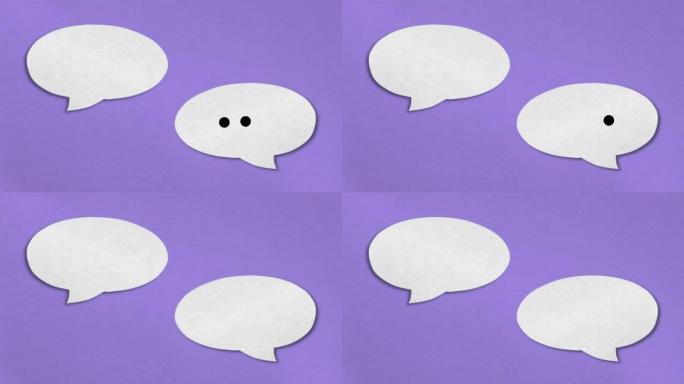 紫色背景上设置的对话纸语音气泡。