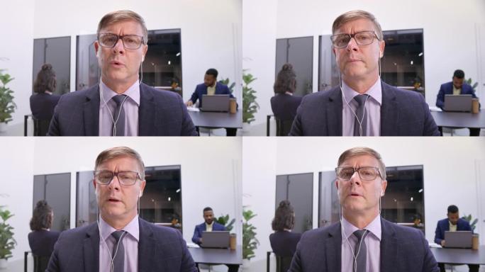 LD中年白人男子在办公室的视频会议上讲话