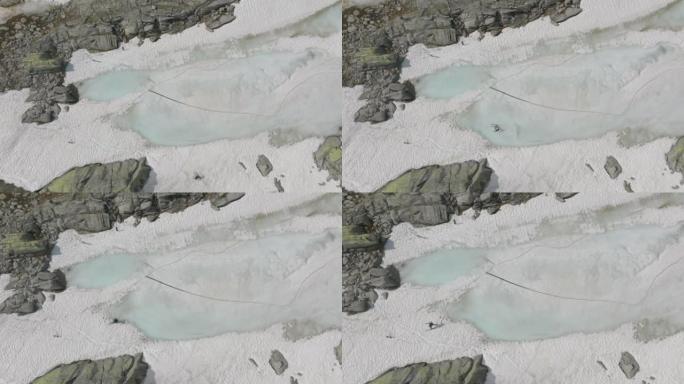 Aeria在高山通道，冰，雪和岩石上的春季条件视图