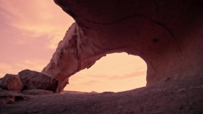 火星上美丽的石头拱门