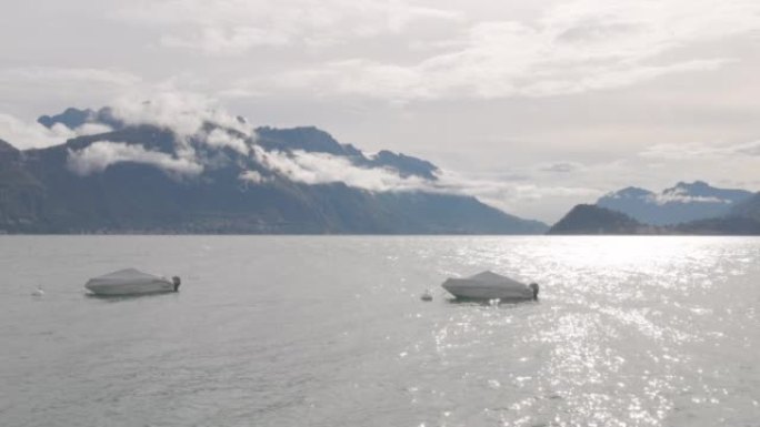 宁静的湖泊和遥远的山脉的风景