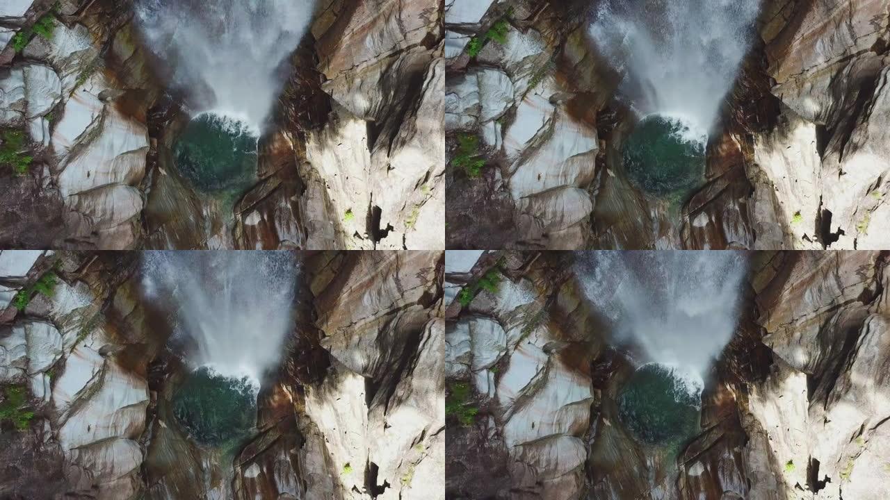空中无人机拍摄峡谷中的瀑布