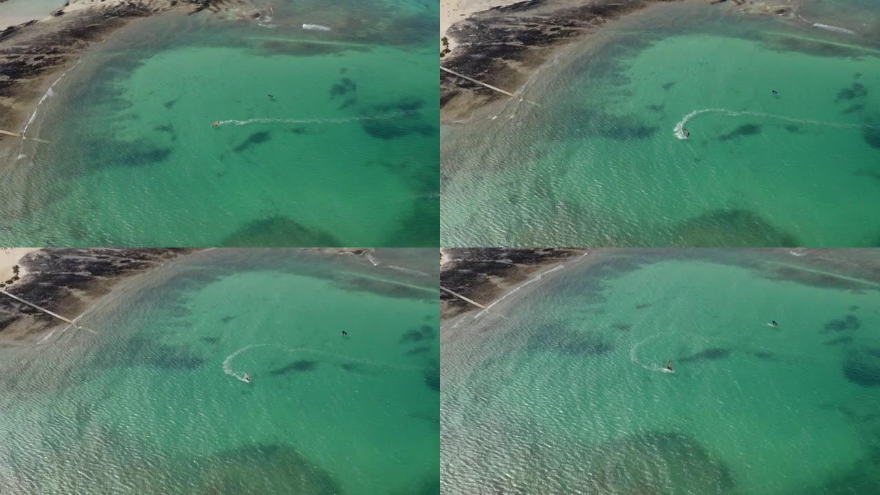 空中无人机在深绿色的海水上拍摄了风帆冲浪者