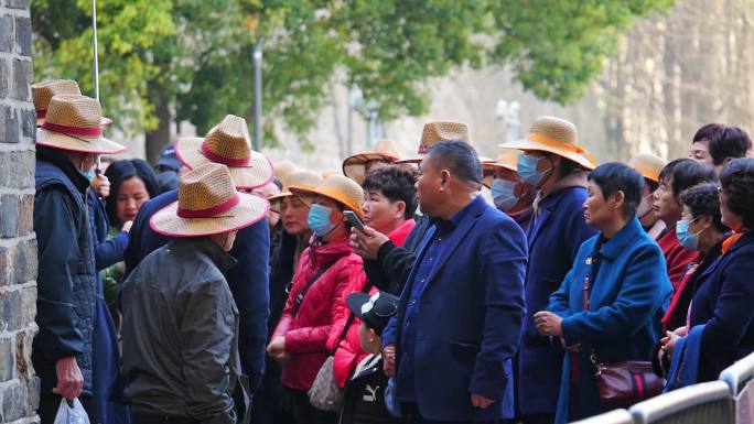 老年人 老年旅游 旅游 旅游团 跟团集合