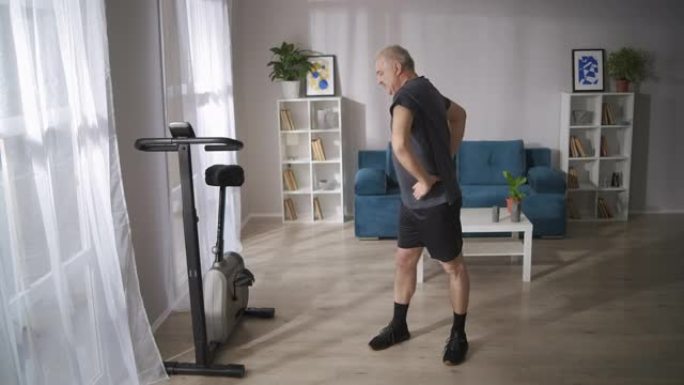 预防骨软骨病的体操，中年男子在周日早上独自训练