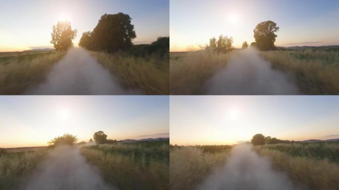 越野POV汽车驾驶: 日落时在尘土飞扬的轨道上后视