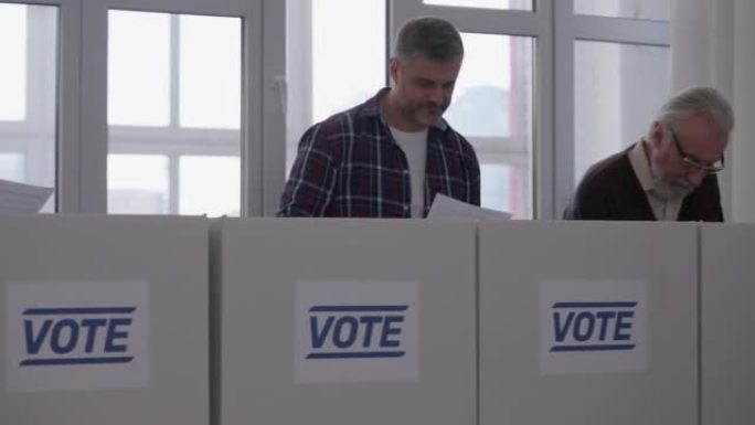 选民在投票站行为可疑，选举不公，违规