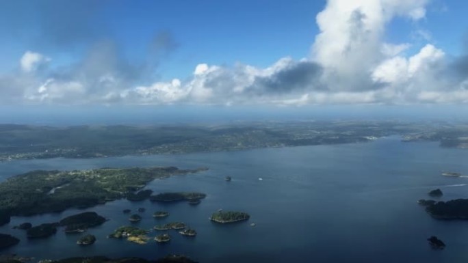 从挪威上空的飞机上看乘客: 起飞