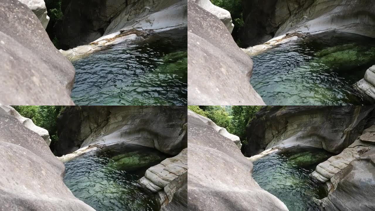 缩小峡谷中一小池水的镜头