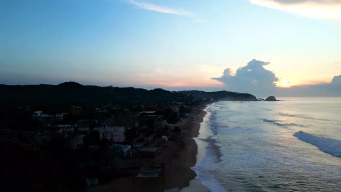 海岸线和太平洋冲浪的空中风景