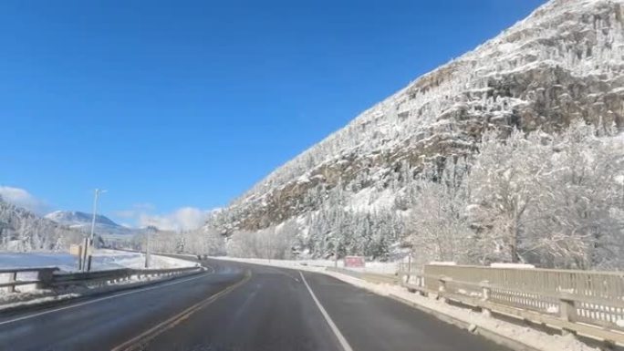 沿着雪山路行驶的POV