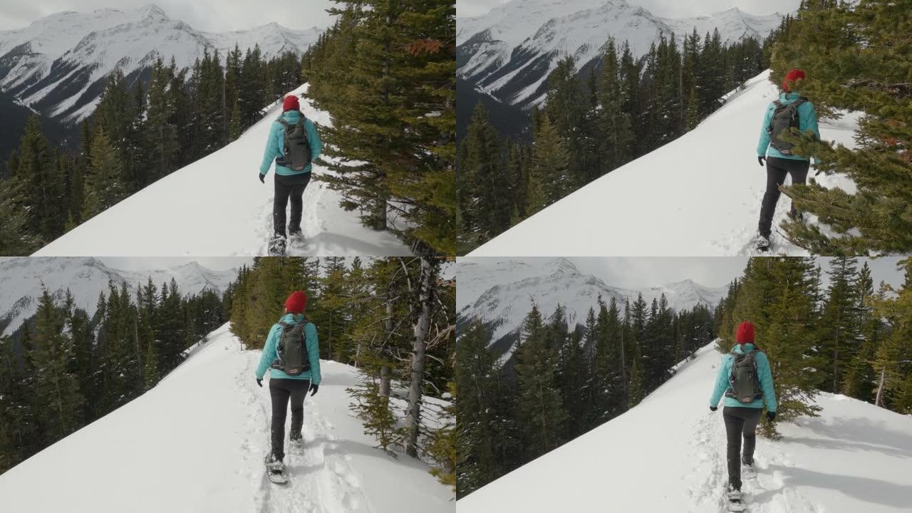 在山脊上，女人雪鞋行走的第一人称视角