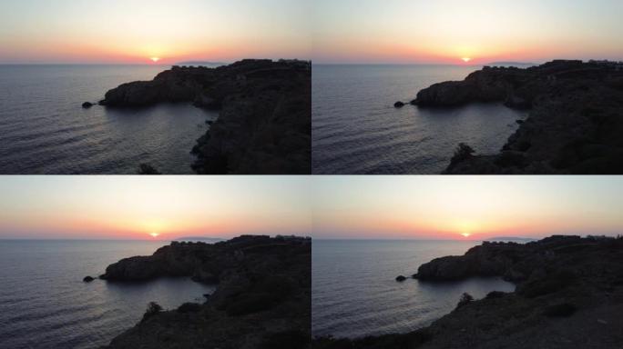 日落时地中海沿岸山坡和海洋的鸟瞰图