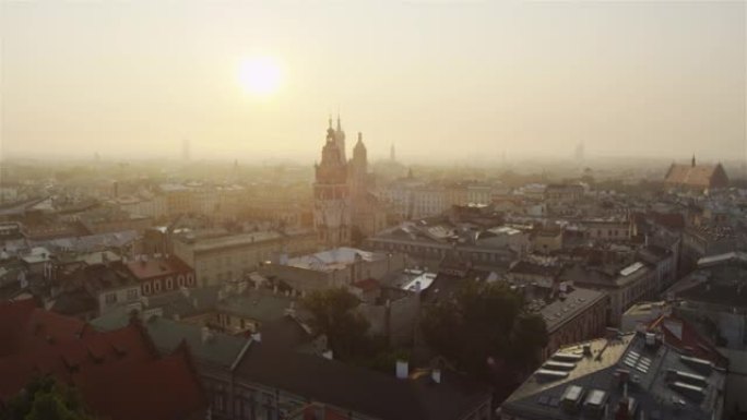 波兰克拉科夫老城鸟瞰图。夏日的黄金时段
