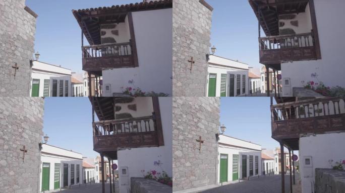 西班牙岛屿小镇的一条空荡荡的街道