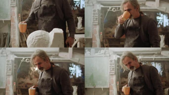 SLO MO高级男雕塑家一边喝咖啡一边评估自己在雕塑上的进步