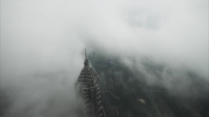 雨天，上海金茂大厦的雨云高角度视图，4k延时镜头。