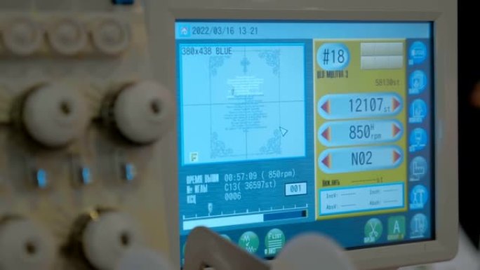 用工业织机在织物上绣花的过程。宏观。特写