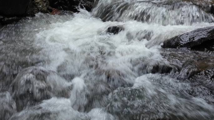 水花特写泉水叮咚