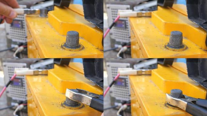 男性手将端子分离到汽车电池上进行充电