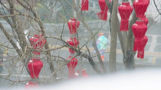 雪天的中国传统红灯笼
