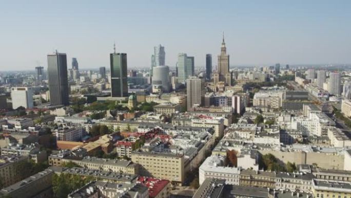 华沙鸟瞰图。市中心的历史建筑。黄金小时景观