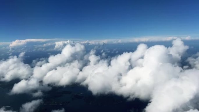 从挪威上空的飞机上看乘客