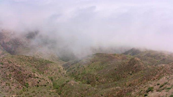 美国加利福尼亚州的空中雾山