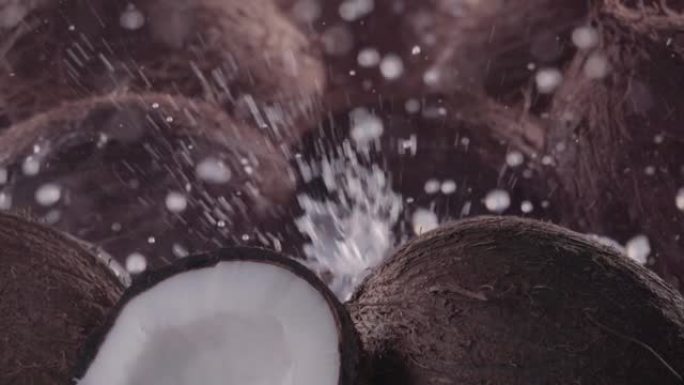 椰子溅入牛奶中