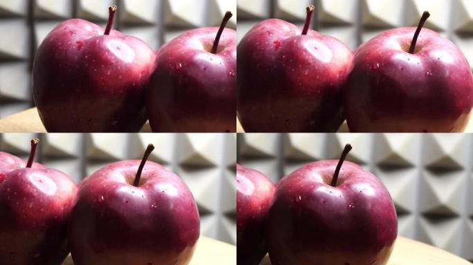 红色首席品种的大红苹果。苹果皮上的水滴。苹果特写。全高清。