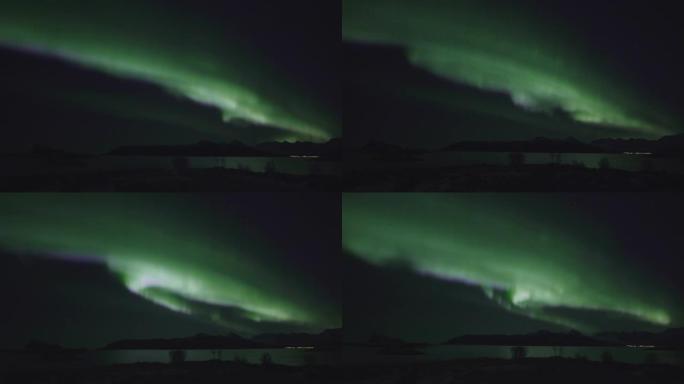 夜空中的北极光极光美景绿色极光水面倒影